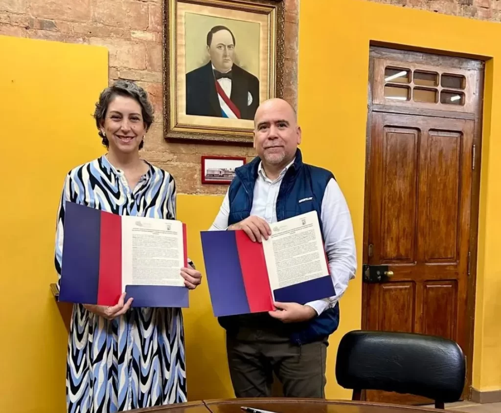 FIRMA DE ACUERDO DE COOPERACIÓN ENTRE LA MUNICIPALIDAD DE YEGROS Y FEPASA